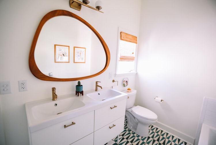 Toilet dalam rumah minimalis, unsplash housemethod